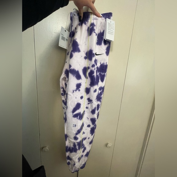 NWT Standard fit/mid-rise NIKE joggers - Picture 9 of 9